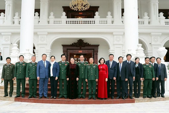 Chủ tịch Quốc hội thăm, làm việc với Bộ Tư lệnh Quân khu 3 Chủ tịch Quốc hội thăm, làm việc với Bộ Tư lệnh Quân khu 3