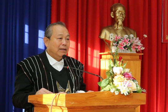 Phó Thủ tướng thăm bà con Tổ dân phố B'Nao C, huyện Lạc Dương