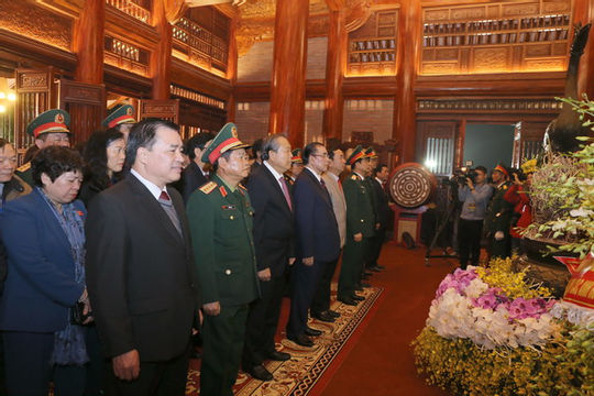 Phó Thủ tướng dự lễ tưởng niệm 60 TNXP hy sinh trong kháng chiến chống Mỹ Phó Thủ tướng dự lễ tưởng niệm 60 TNXP hy sinh trong kháng chiến chống Mỹ