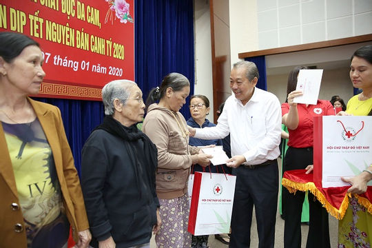 Phó Thủ tướng Thường trực thăm, trao quà Tết gia đình chính sách tỉnh Quảng Nam