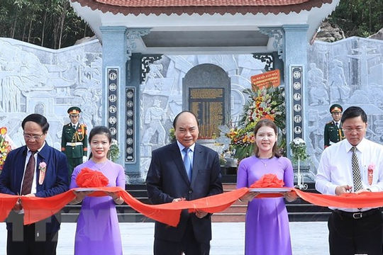 Thủ tướng dự Lễ khánh thành Đền thờ Liệt sỹ tại Quảng Nam Thủ tướng dự Lễ khánh thành Đền thờ Liệt sỹ tại Quảng Nam