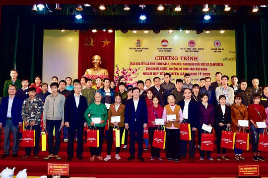 Tổ chức Tết Canh Tý vui vẻ, đầm ấm, mọi nhà đều có Tết