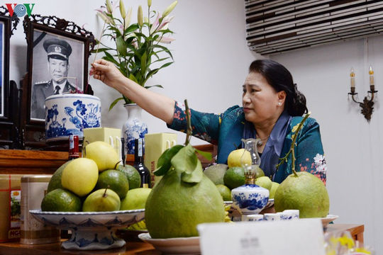Chủ tịch Quốc hội thắp hương tưởng nhớ nguyên Lãnh đạo Đảng, Nhà nước