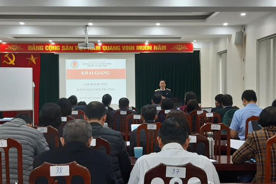 Bồi dưỡng kiến thức về kiểm toán môi trường và công nghệ thông tin cho các kiểm toán viên nhà nước