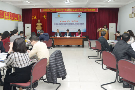 23 học viên tham gia bồi dưỡng kỹ năng chủ trì, điều phối hội nghị quốc tế