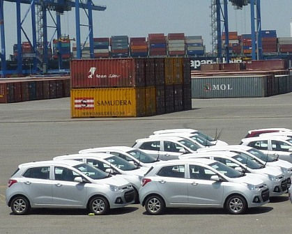 Ô tô nhập khẩu giảm mạnh tới hơn 35%