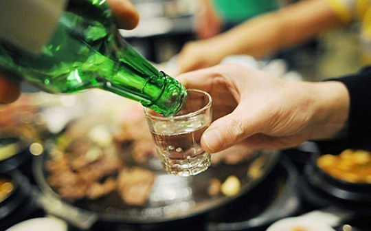 Hạn chế hình ảnh diễn viên uống rượu, bia trong tác phẩm điện ảnh