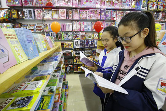 Tranh luận về giá sách giáo khoa mới: Nên thành lập hội đồng thẩm định