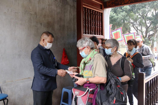 Hà Nội tạm dừng đón khách tại nhiều di tích lớn