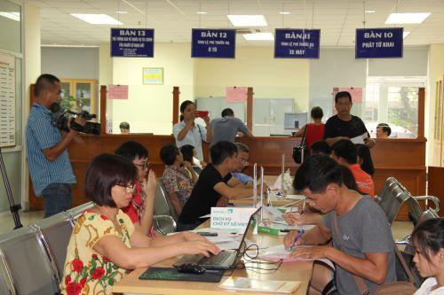 Thí điểm nộp lệ phí trước bạ điện tử ô tô, xe máy tại 2 thành phố lớn