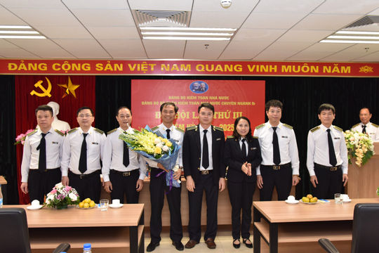 Lãnh đạo thực hiện tốt mọi nhiệm vụ trên cơ sở bám sát các nghị quyết của Đảng