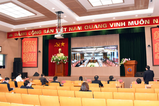 Thực hiện tốt các biện pháp ngăn ngừa dịch bệnh, tăng cường ứng dụng công nghệ thông tin trong giải quyết công việc Thực hiện tốt các biện pháp ngăn ngừa dịch bệnh, tăng cường ứng dụng công nghệ thông tin trong giải quyết công việc