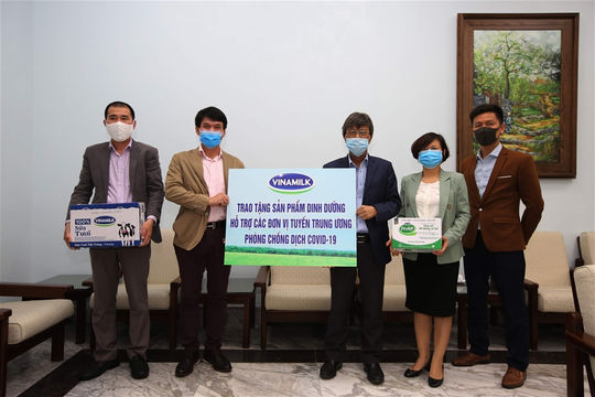 Vinamilk đã ủng hộ gần 15 tỷ đồng tiếp sức cho các đơn vị tuyến đầu trên cả nước chống dịch