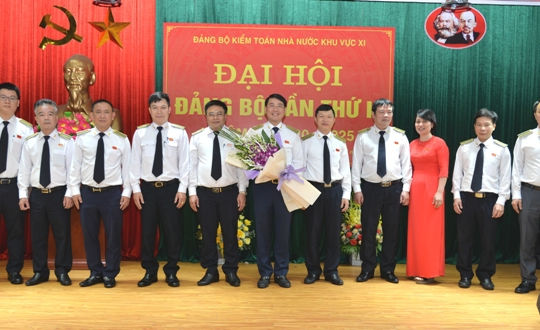 Công tác xây dựng đảng phải gắn liền với lãnh đạo thực hiện nhiệm vụ chính trị