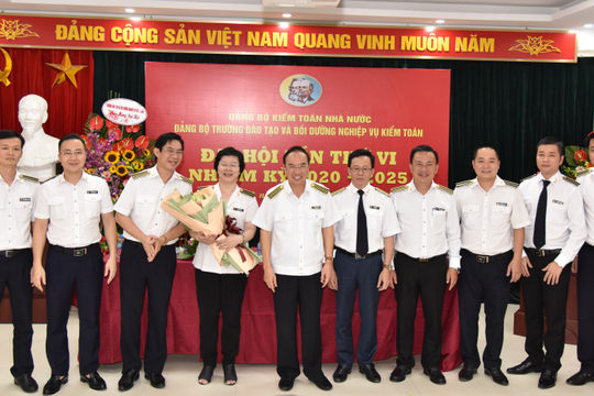 Chuyên nghiệp, hiệu quả trong lãnh đạo công tác đào tạo, bồi dưỡng nghiệp vụ và nghiên cứu khoa học