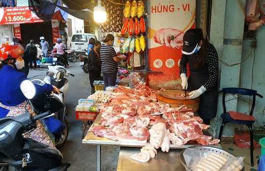 Bình ổn giá thịt lợn để bảo vệ  lợi ích lâu dài giữa các bên