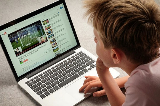 Bảo vệ và hỗ trợ trẻ em tương tác lành mạnh trên môi trường mạng