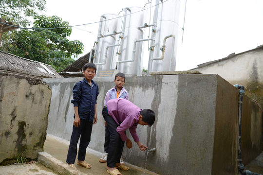 Phấn đấu tỷ lệ hộ nghèo tại các huyện nghèo, xã nghèo giảm 4%/năm