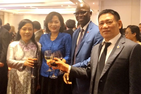 Gặp mặt chia tay Giám đốc Quốc gia Ngân hàng Thế giới tại Việt Nam