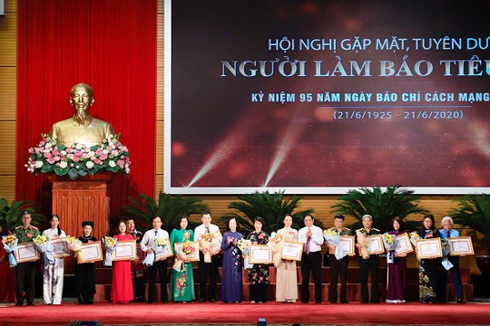 Kỷ niệm 95 năm Ngày Báo chí cách mạng Việt Nam:  Lan tỏa tình yêu nghề