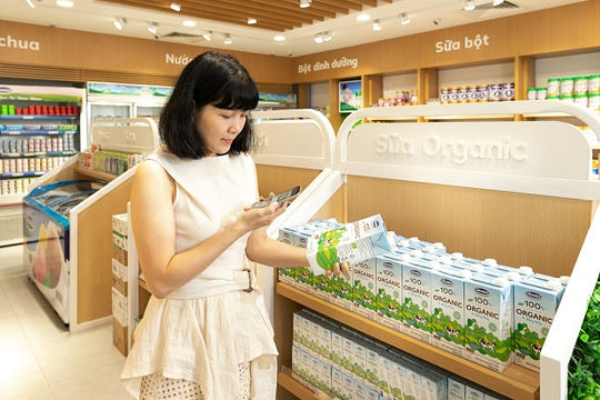 Vinamilk - Thương hiệu được người tiêu dùng Việt Nam  chọn mua nhiều nhất trong 8 năm liên tiếp Vinamilk - Thương hiệu được người tiêu dùng Việt Nam  chọn mua nhiều nhất trong 8 năm liên tiếp
