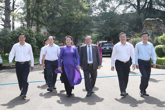 Chủ tịch Quốc hội Nguyễn Thị Kim Ngân làm việc với lãnh đạo chủ chốt tỉnh Đắk Nông Chủ tịch Quốc hội Nguyễn Thị Kim Ngân làm việc với lãnh đạo chủ chốt tỉnh Đắk Nông