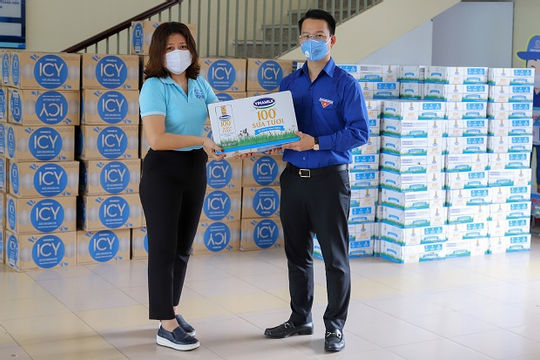 1 tỷ đồng sản phầm sữa được Vinamilk gửi đến người dân miền Trung đang cách ly vì Covid-19 1 tỷ đồng sản phầm sữa được Vinamilk gửi đến người dân miền Trung đang cách ly vì Covid-19