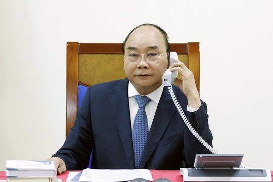 Thủ tướng Nguyễn Xuân Phúc điện đàm với Thủ tướng Nhật Bản