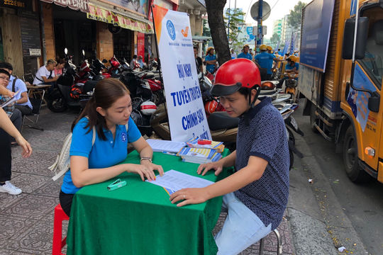 Vượt khó để phát triển đối tượng tham gia bảo hiểm xã hội, bảo hiểm y tế