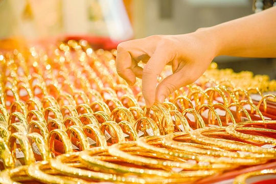 Vàng trượt dốc, lùi về sát mốc 58 triệu đồng/lượng Vàng trượt dốc, lùi về sát mốc 58 triệu đồng/lượng
