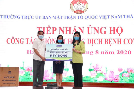 Vinamilk tiếp tục ủng hộ 8 tỷ đồng chống dịch Covid-19 Vinamilk tiếp tục ủng hộ 8 tỷ đồng chống dịch Covid-19