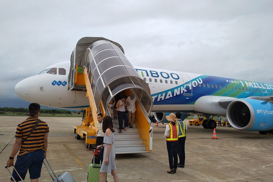 Mở lại đường bay quốc tế: Nhiều ý kiến trái chiều