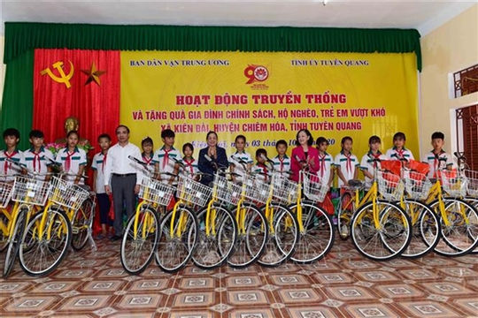 Đoàn công tác Ban Dân vận Trung ương tổ chức hoạt động truyền thống tại Tuyên Quang