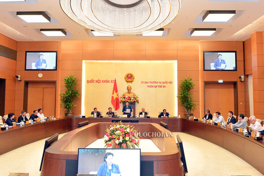 Bế mạc Phiên họp thứ 49 của Ủy ban Thường vụ Quốc hội