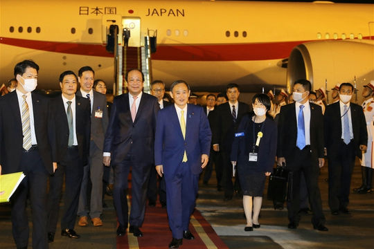 Thủ tướng Nhật Bản Suga Yoshihide và Phu nhân bắt đầu thăm chính thức Việt Nam