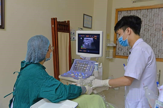 Điều trị nang giáp bằng phương pháp tiêm cồn tuyệt đối