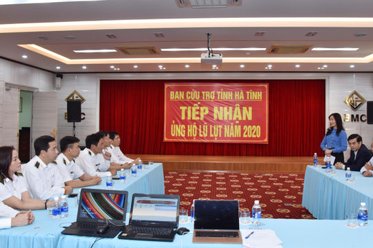 Đoàn công tác của Kiểm toán Nhà nước chia sẻ khó khăn với người dân vùng lũ tỉnh Hà Tĩnh