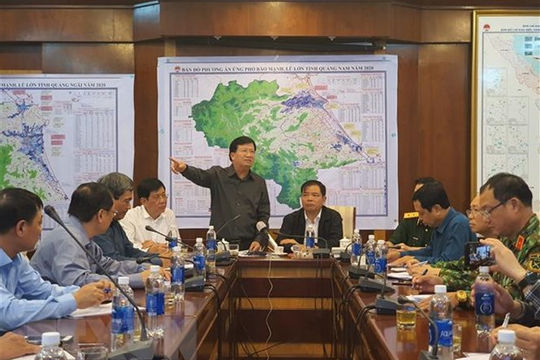 Phó Thủ tướng yêu cầu di chuyển tàu ở vùng nguy hiểm vào nơi an toàn