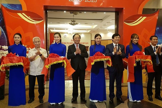 Khai mạc trưng bày các ấn phẩm báo chí tiêu biểu tại Hà Nội