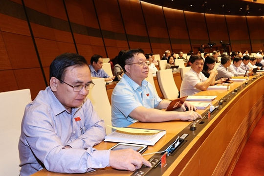 Thông qua Luật sửa đổi, bổ sung một số điều Luật Xử lý vi phạm hành chính