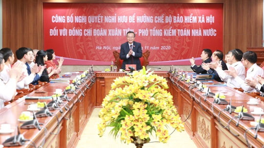 Công bố và trao Nghị quyết nghỉ hưu đối với Phó Tổng Kiểm toán Nhà nước Đoàn Xuân Tiên