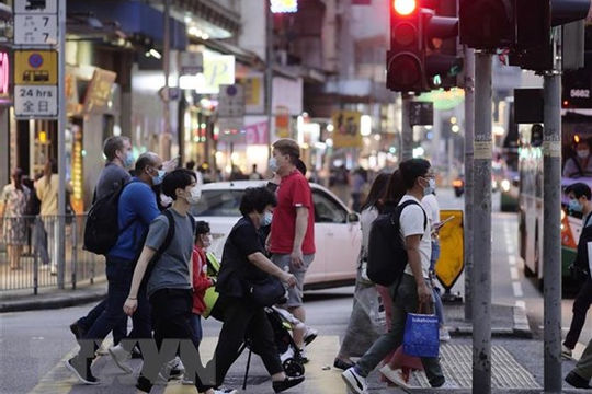 Làn sóng COVID-19 thứ tư khiến kinh tế Hong Kong tiếp tục suy thoái