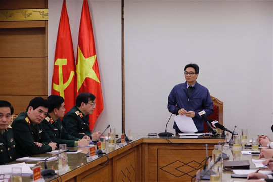 Phó Thủ tướng Vũ Đức Đam nghe báo cáo thử nghiệm vaccine phòng COVID-19