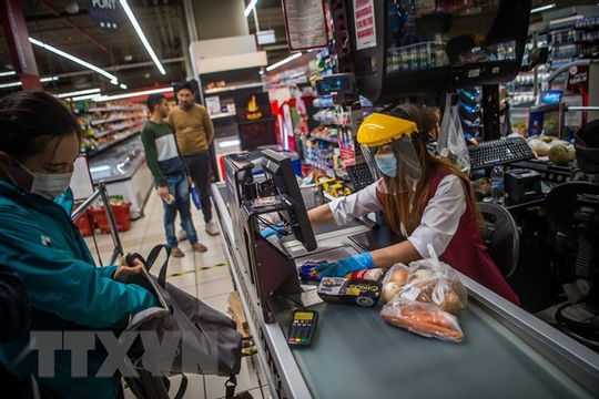 Doanh số thương mại bán lẻ của EU giảm trở lại trong tháng 11/2020