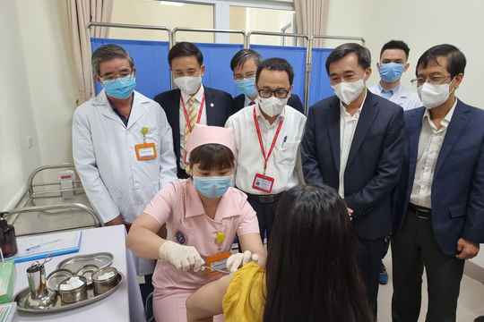 Triển khai tiêm thử nghiệm lâm sàng giai đoạn 1 vắc xin COVIAC cho người tình nguyện