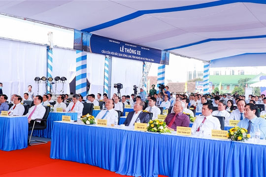 Thủ tướng Chính phủ dự Lễ thông xe cầu Cửa Hội bắc qua sông Lam