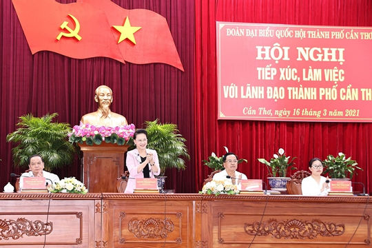 Chủ tịch Quốc hội làm việc với lãnh đạo thành phố Cần Thơ
