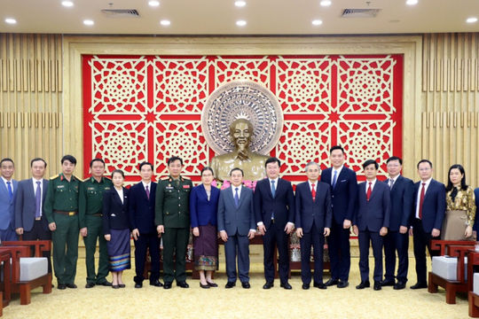 Lãnh đạo tỉnh Nghệ An tiếp Đại sứ đặc mệnh toàn quyền nước CHDCND Lào