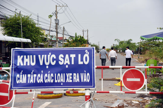 Sống bất an bên miệng “hà bá”