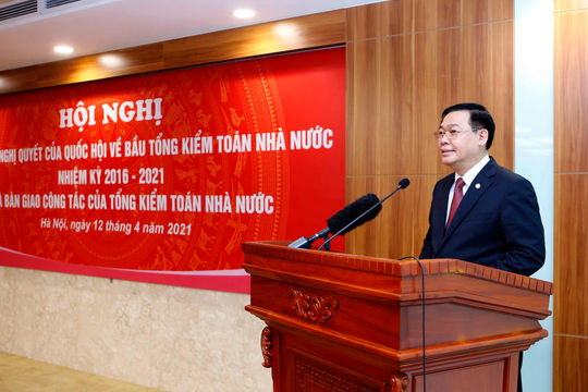 Chủ tịch Quốc hội trao Nghị quyết bầu đồng chí Trần Sỹ Thanh giữ cương vị Tổng Kiểm toán Nhà nước